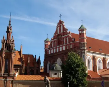 Anne Hathaway’s See-Through Susan Fang Minidress Carries ‘Lucky Clovers’