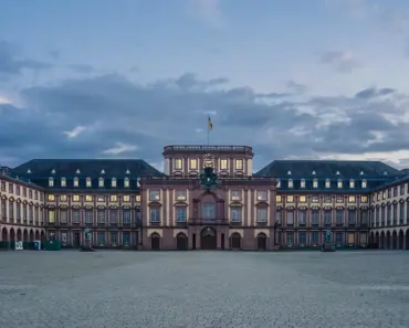 12 Patio Decor Items You Should Always Look For At Estate Sales Or Thrift Stores