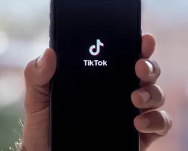 7 TikTok Nutrition Trends You Should Totally Skip