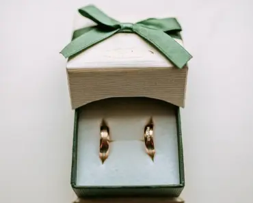 7 Jaw-Dropping Zoë Kravitz Engagement Ring Details You Need to Know