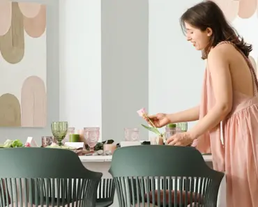 DIY A Stunning Table Centerpiece In Minutes Using A Woven Placemat