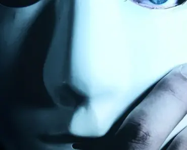 “11 Hidden Ways Clutter Does Damage to Your Brain and Mental Health”