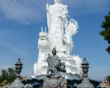 7 Proven Tips for an April Strawberry Reset to Grow Bigger, Sweeter Fruit