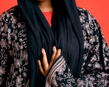 Olivia Rodrigo’s Coachella Sunglasses Revive 2010s Ray-Ban Revival Trend