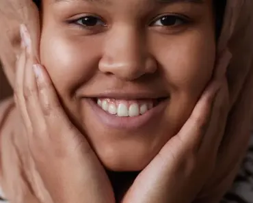 Selena Gomez’s $78 Free People Top Proves She Knows How to Pull Off Casual Chic