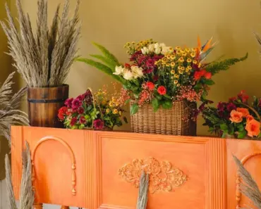 Decorating an Easter Table & Fuss-Free Centerpiece