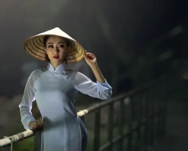 13 Essential Vintage Pieces to Shop for a Chic Spring Wardrobe