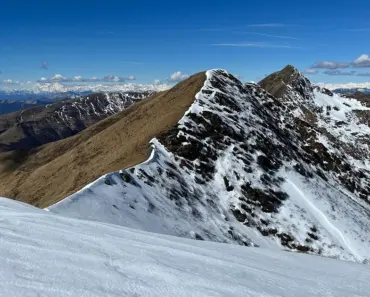 Top 5 Unconventional Airbnb Experiences to Have in the City of Love: A Parisian Review