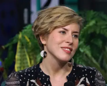 No More Boring Bathrooms: Erin Napier’s Simple Swap Brings Instant Charm