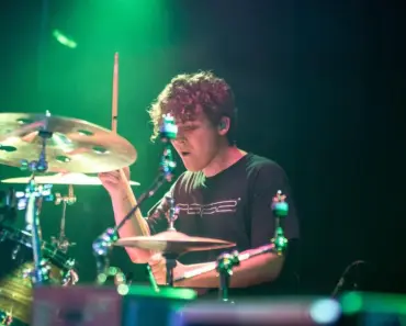 Josh Hutcherson Reveals Shocking Truth: Why He Isn’t a Taylor Swift Fan After Swiftie…