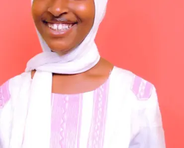 Olivia Rodrigo’s Coachella Sunglasses Revive 2010s Ray-Ban Obsession