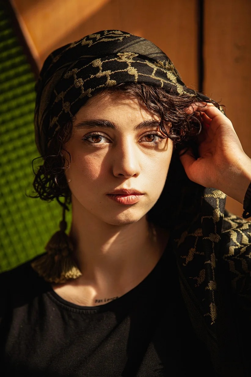 8 Shimmering Body Oil That Looks Expensive, Not Tacky Azuloz Highlight