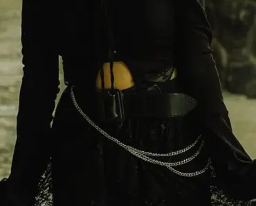 How I Restyle the Same Faux Flowers Every Year for a Fresh New Look How I Restyle the Same Faux Flowers Every Year for a Fresh New Look