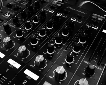 Turn Dollar Tree Finds Into A Rotating Vertical Herb Garden For Tiny Spaces