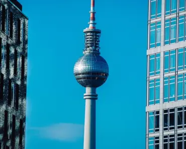 Alex Cooper and Alix Earle’s Feud Timeline, for Everyone Highly Confused