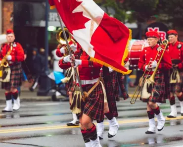 Victoria Beckham Brings the Capri Trend to Gap in Stunning 5-Piece Collection