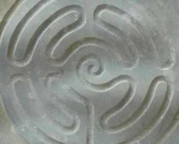 “13 Stunning Fashion Finds to Gift Your Favorite Moms This Year”