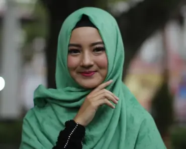 10 Ways to Make Your Spring Basics Into Chic Outfits