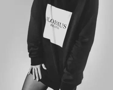 7 French Editor-Approved Logo Sweatshirts That Are Chic and Coveted in 2026