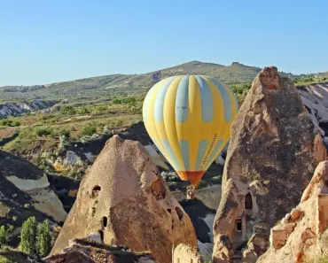 Margot Robbie Ditches High Heels for 7 Chicest Flat Shoe Styles