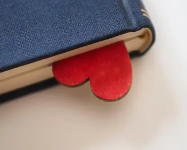 “13 Steamy Reasons to Watch the Sexy Trailer for New Hockey Romance, Off Campus Now”