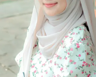 Hailey Bieber’s Completely Sheer Dior Gown Is a Lacy Masterpiece