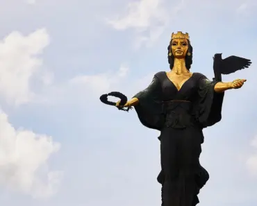 Sofia Richie Grainge Just Wore the Ultimate It-Girl Accessory-Shoe Duo