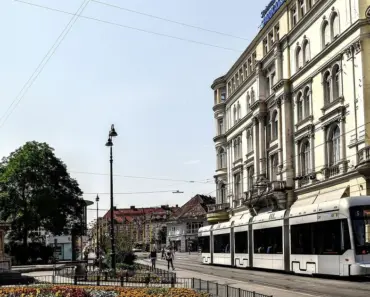 Zara, COS, and H&M Have Already Perfected 5 Spring Dress Trends You’ll Be Wearing All…