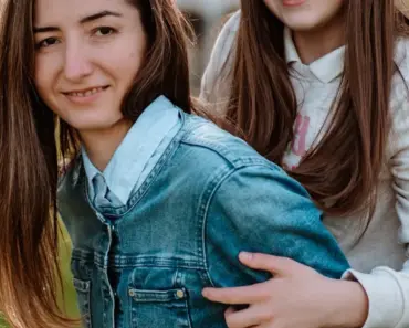 Hailey Bieber’s Go-To Nail Artist Reveals Her Top 5 Affordable Must-Have Lacquers