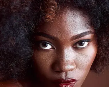 “5 Chic Accessory Trends French Women Are Wearing This Spring 2026 Season”