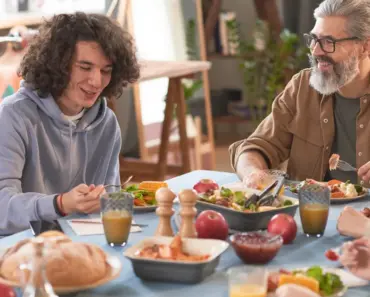 Family Dinners Keep Kids Alcohol-Free