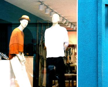 How to Start a Fashion Merchandising Career: A Step-by-Step Guide