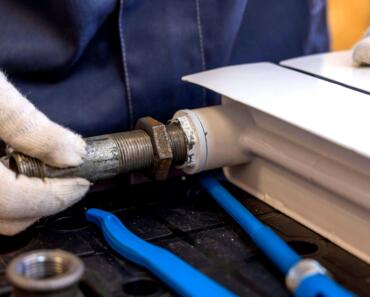 How Palm Beach Gardens Plumbers Tackle Local Geology & Climate Issues