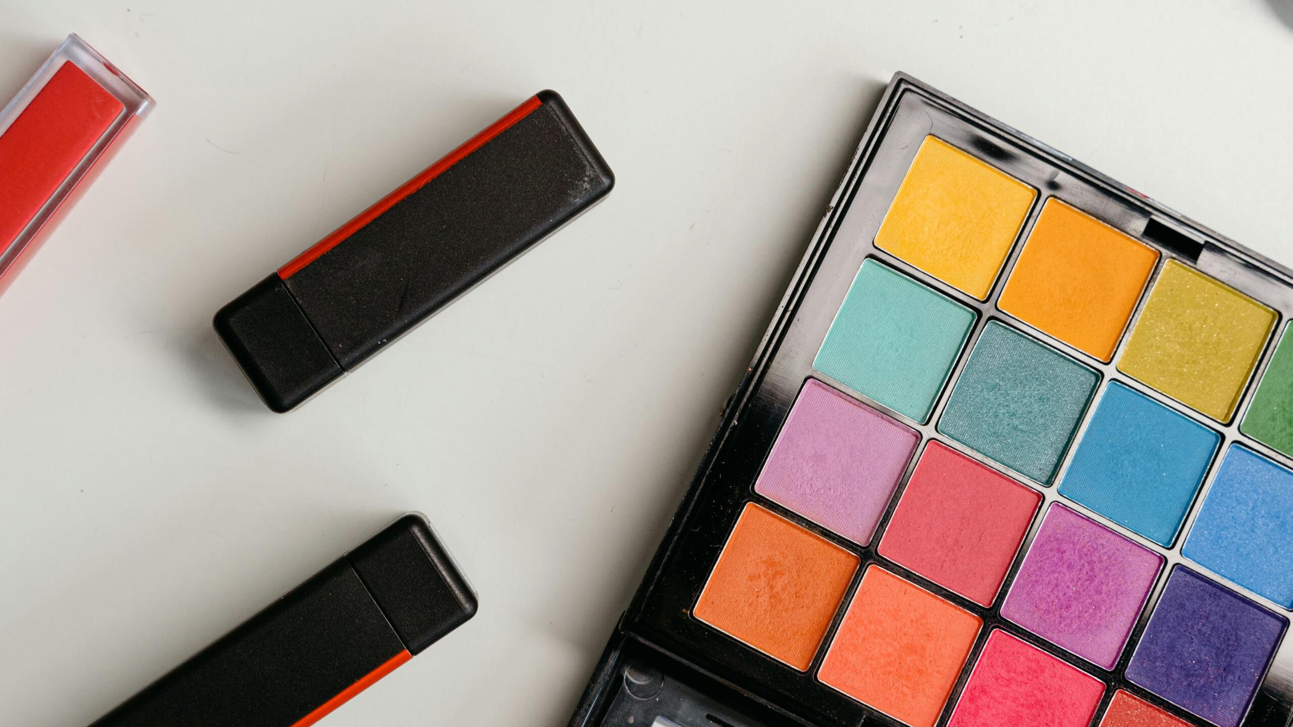 Step-by-step color corrector guide showing shades of green, yellow, orange, and pink correctors.