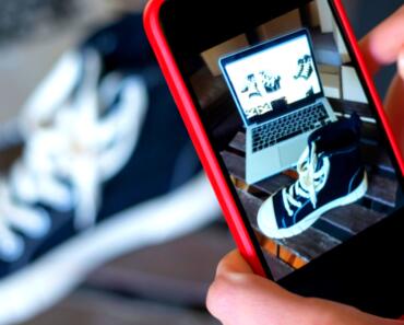 Digital Marketing for Fashion: Digital Fashion Academy Guide vs. Clare