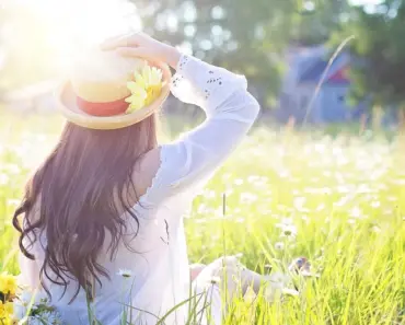 5 Formerly Outdated Trends Back for Summer