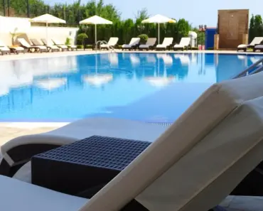 7 Outdoor Recliners That Instantly Elevate Your Yard