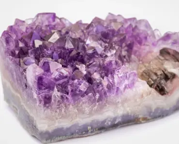 5 Ways: Remove Stains from Quartz Countertops Without Damage