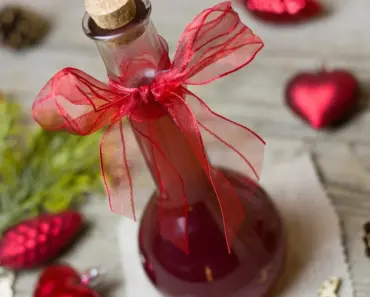 5 Ways to Make Homemade Vinegar Cleaning Solution