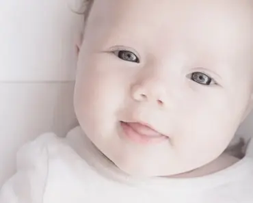 7 Gentle Ways to Encourage Toddler Independence