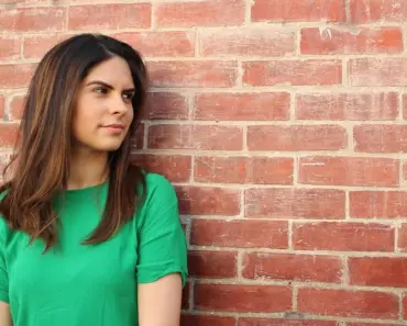 5 Dermatologists Explain Actually Causes Gray Hair in 20s