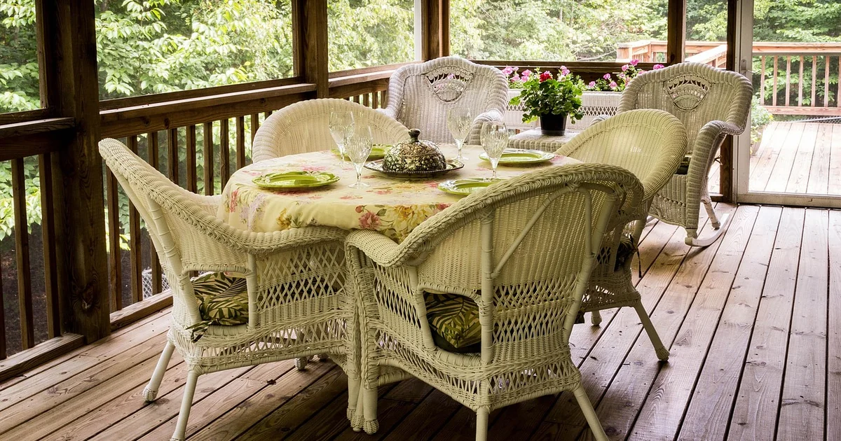 19 Screened Porch Ideas for an Inviting Outdoor Escape screened porch ideas