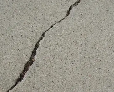 7 DIY Tips to Fill Small Cracks in Concrete Driveway