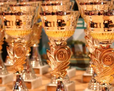 5 Clean Beauty Award Winners Vetted by Cosmo Editors