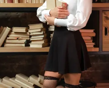 Bruna Wore Loafers with This Skirt Trend: 5 Date Looks