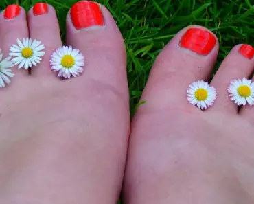 13 Summer Pedicure Colors You Need Now 2026