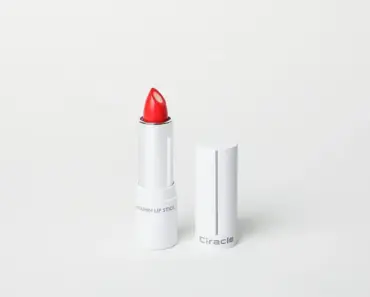9 Makeup Products Zendaya Actually Uses
