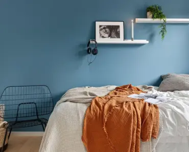 7 Ways to Keep Blankets Hidden Under Bed