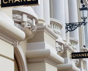 7 Ways Anne Hathaway Elevates the Chanel Micro Minidress
