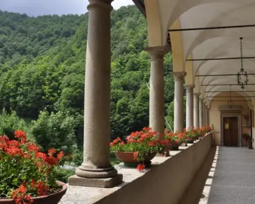 5 Front Porch Features Designers Always Hate